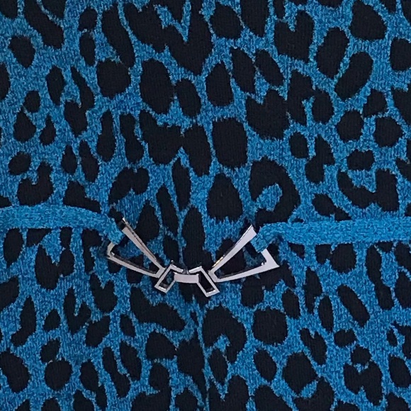 Cyrus Leopard Sheer V-Neck Sweater Top Pullover Belt Buckle Stretch Animal Print - Picture 6 of 12